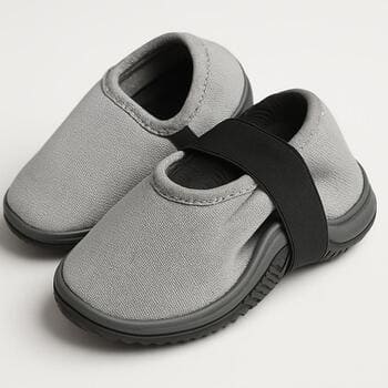 SolePoint spor ayakkabının bir çantaya kolayca sığdığı sahne