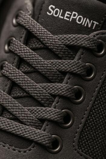 SolePoint sneaker bağcıklarının dokusuna yakın plan
